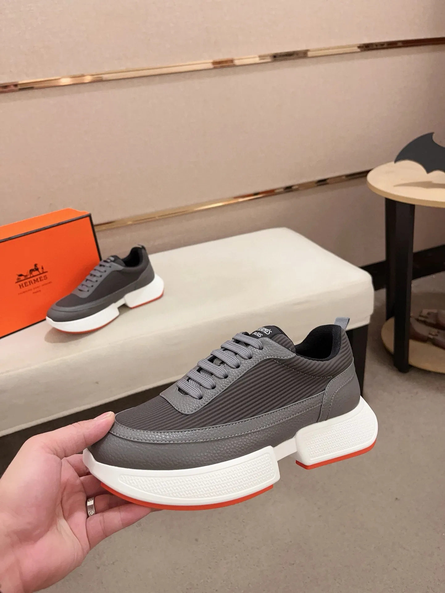 Men's clothing and shoes💰: 440💰《HERMES》【Classic original single version】Hermès; top 🔝purchasing agent🔍🔍men's latest 🇺🇸 counter sales simultaneously, imported from Italy original ▲▲cowhide ▲▲ (high-end, nobility, class) ) Exquisite workmanship (Italian 🇮🇹 imported water-dyed 🐂 cowhide lining) sole: original sole provided by the original factory, ⚠️exclusive double-layer activity·TPR·rubber·combined molded outsole; super comfortable·wear-resistant·non-slip·environmental protection The real thing is more beautiful if you take the real thing (high quality, follow the order). You can enter and exit the counter at will * Number of yards: 38-44 (45 can be customized and cannot be returned or exchanged)